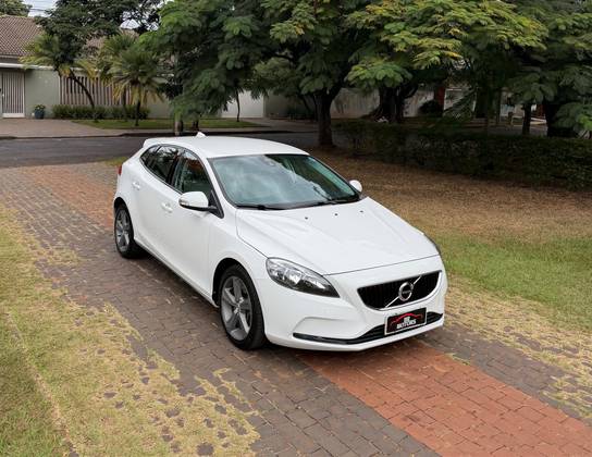 VOLVO V40 2.0 T4 KINETIC GASOLINA 4P AUTOMÁTICO VOLVO V40 2.0 T4 KINETIC GASOLINA 4P AUTOMÁTICO